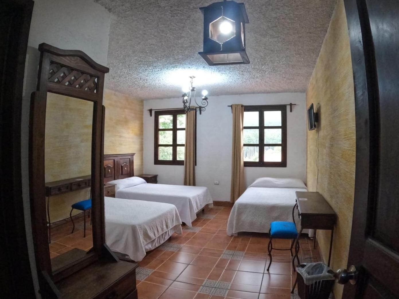 Hotel El Mirador Anexo 1 Santa Lucia Milpas Altas Номер фото